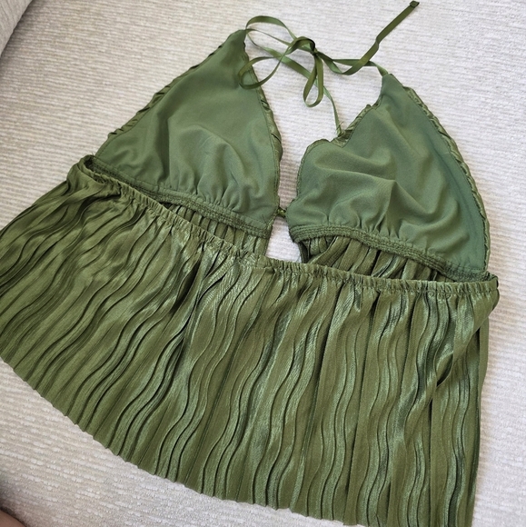 Green Halter Top For Summer Beachy Vibe - Picture 4 of 4